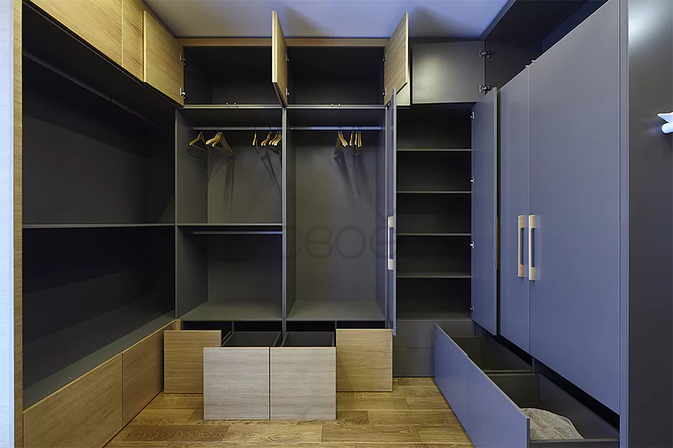 Расположение шкафов в гардеробной